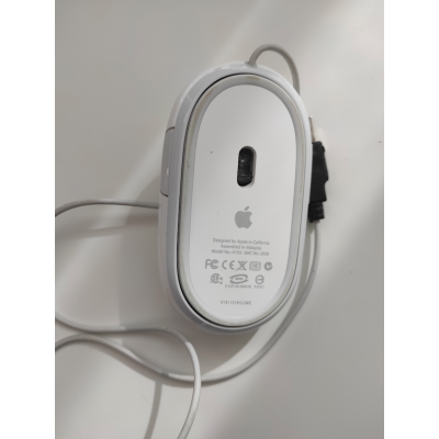 Bazar - Apple A1152 počítačová myš, nefunkční kolečko pro vertikální posun